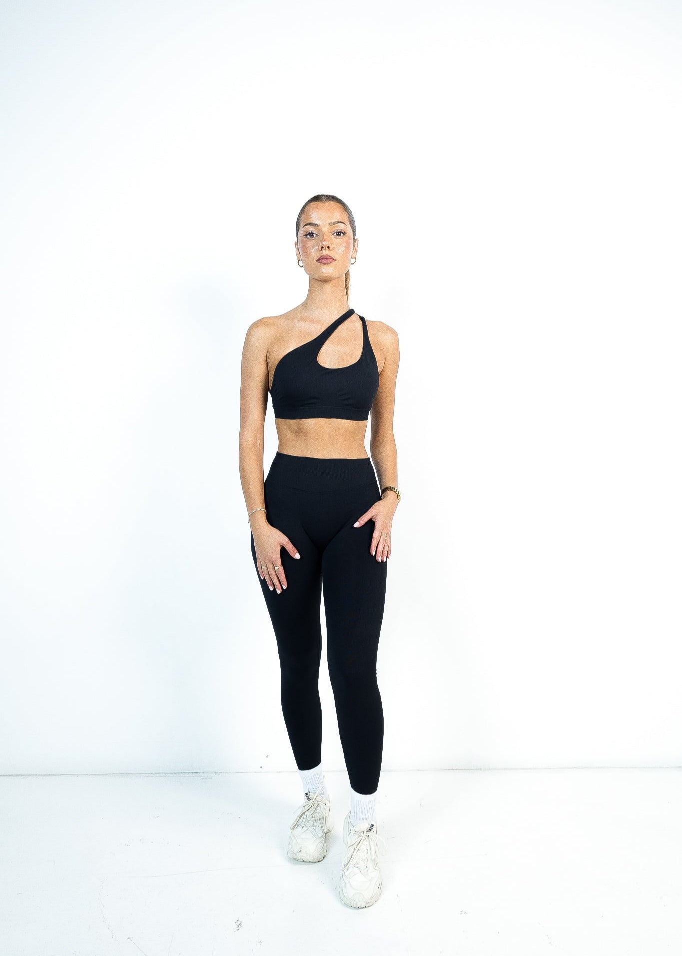THE INTEGER. ACTIVE LEGGINGS
