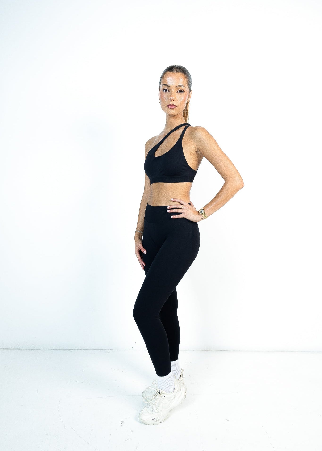 THE INTEGER. ACTIVE LEGGINGS