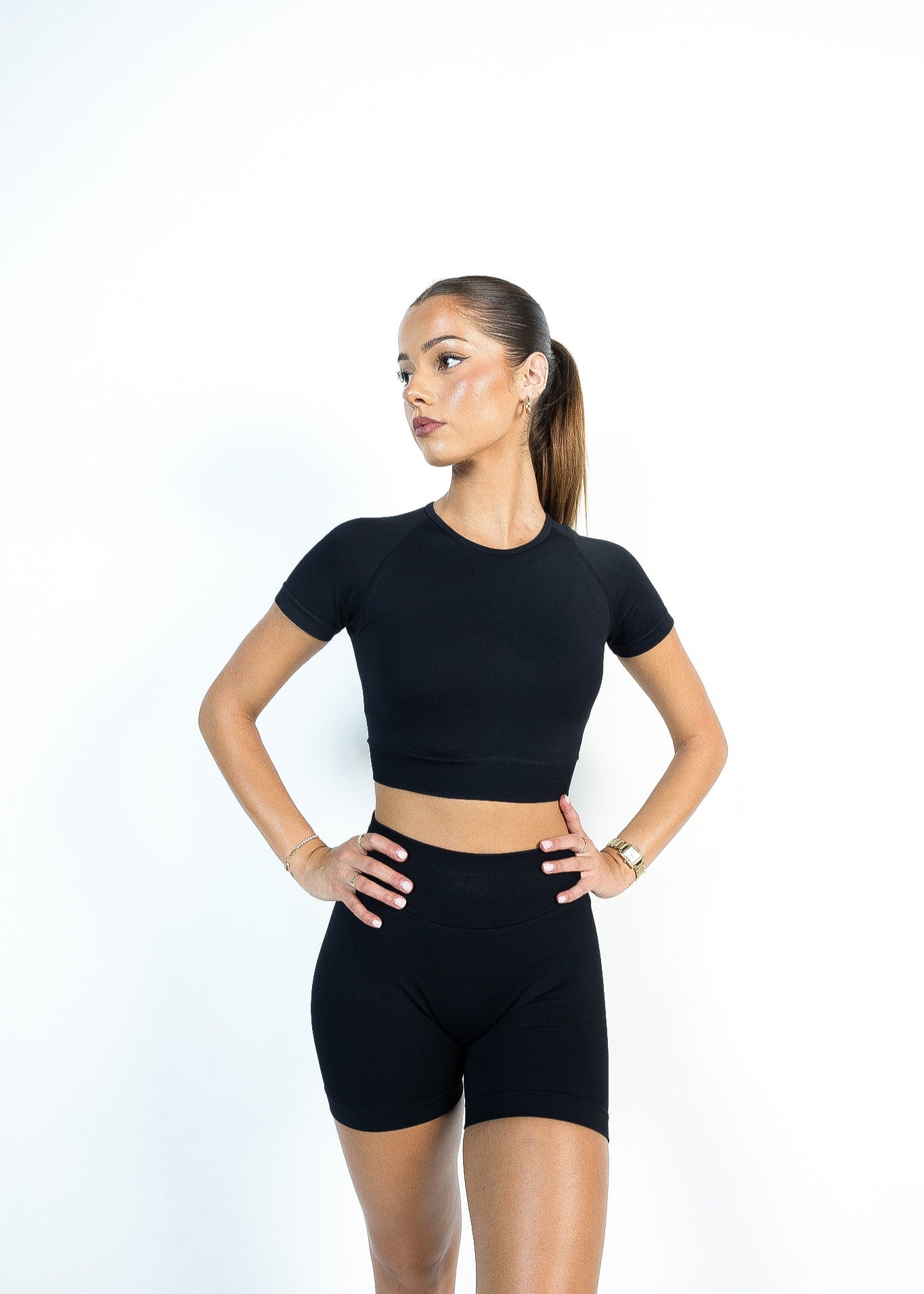 THE INTEGER. ACTIVE CROP-TOP